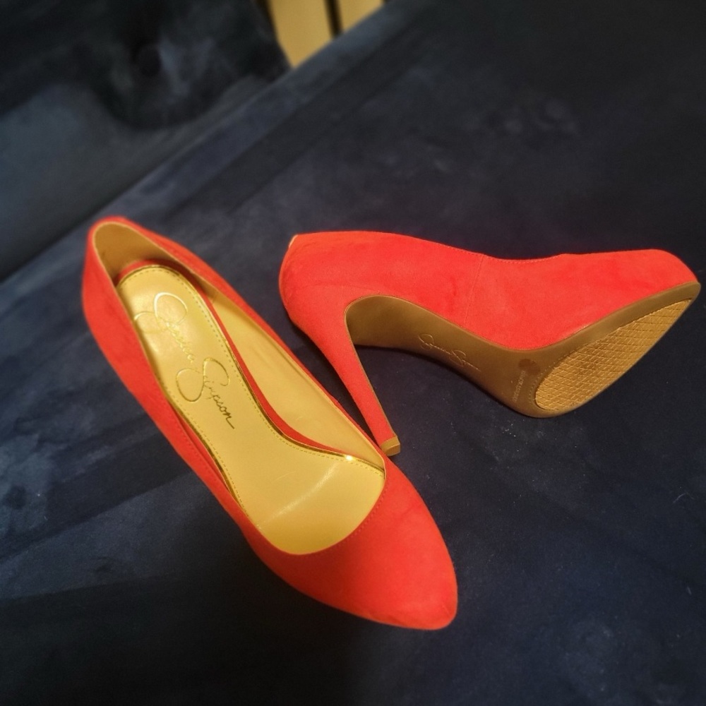 Red Pumps
